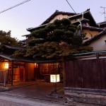 七里の渡しに近い船津屋は明治四十二年に鏡花が泊まった宿。その際の印象が「歌行燈」の「湊屋」に活かされた。